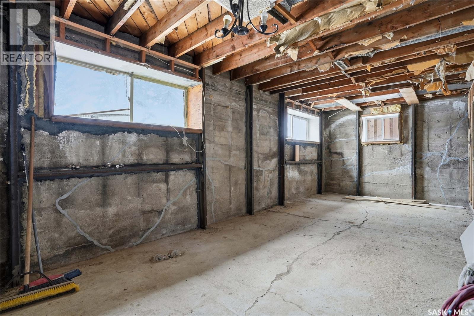 749 Royal Street, Regina, SK - Indoor Photo Showing Basement