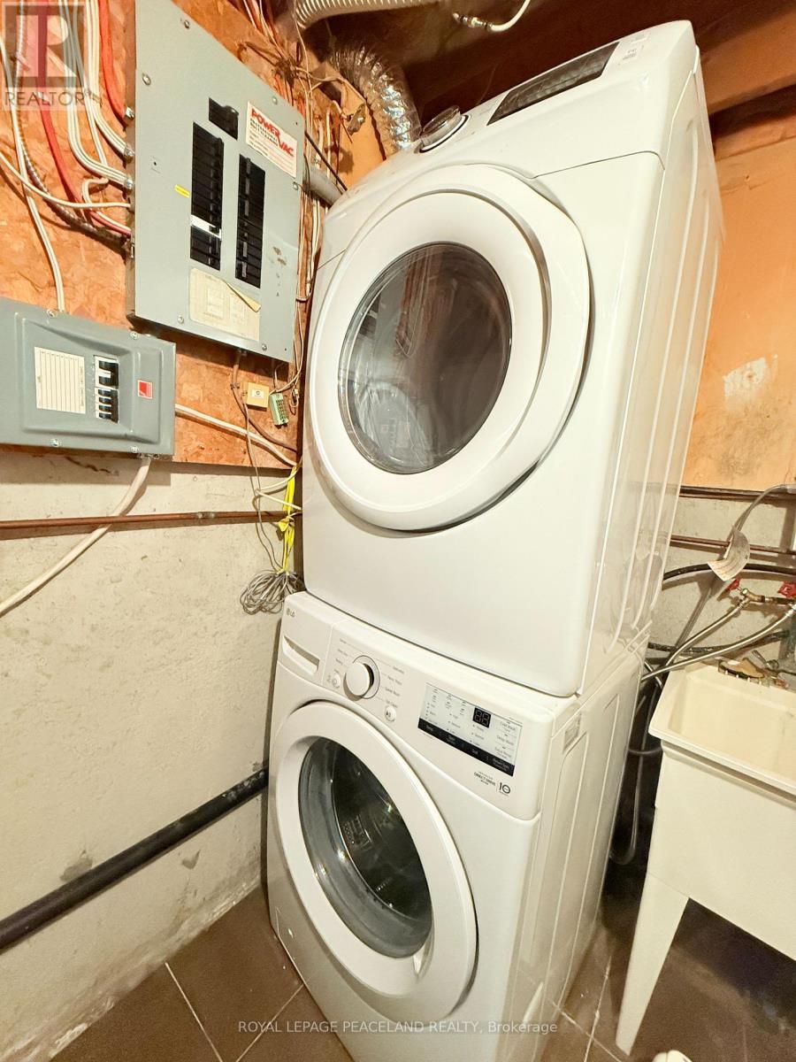 Landray - 16 Madsen Crescent, Markham, ON - Indoor Photo Showing Laundry Room