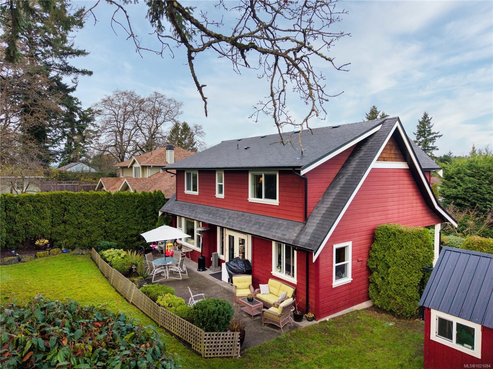 935 Lodge Ave, Saanich, BC