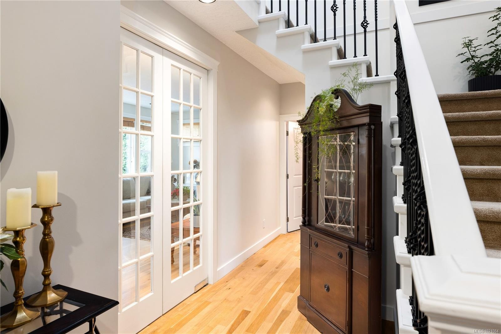 935 Lodge Ave, Saanich, BC