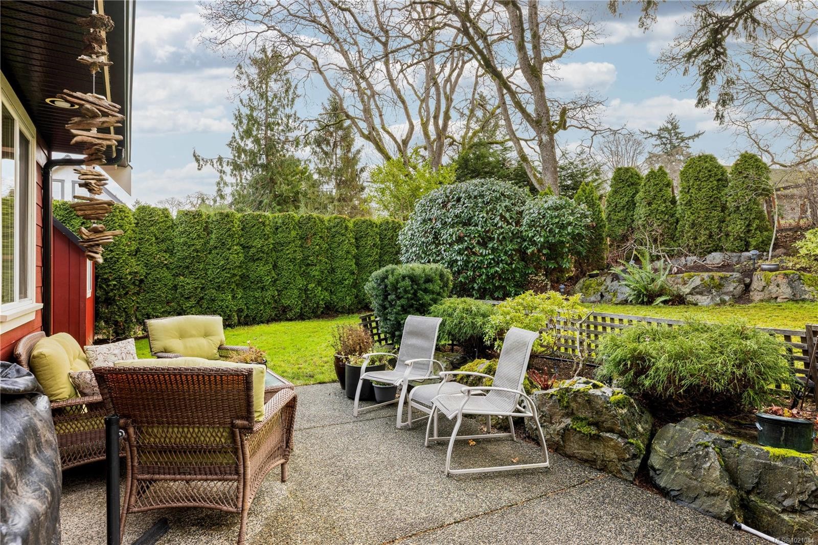 935 Lodge Ave, Saanich, BC