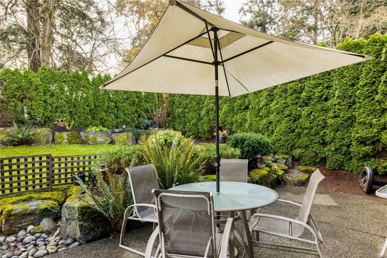 935 Lodge Ave, Saanich, BC