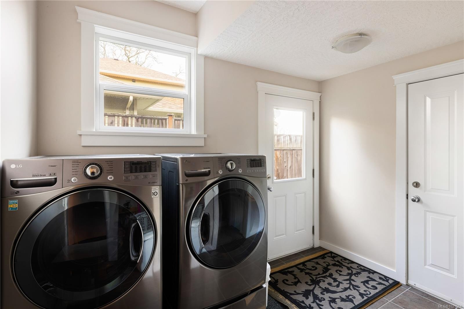 935 Lodge Ave, Saanich, BC