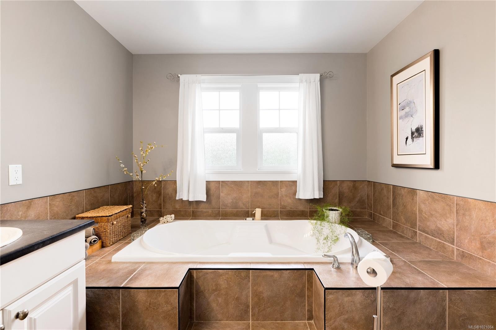 935 Lodge Ave, Saanich, BC