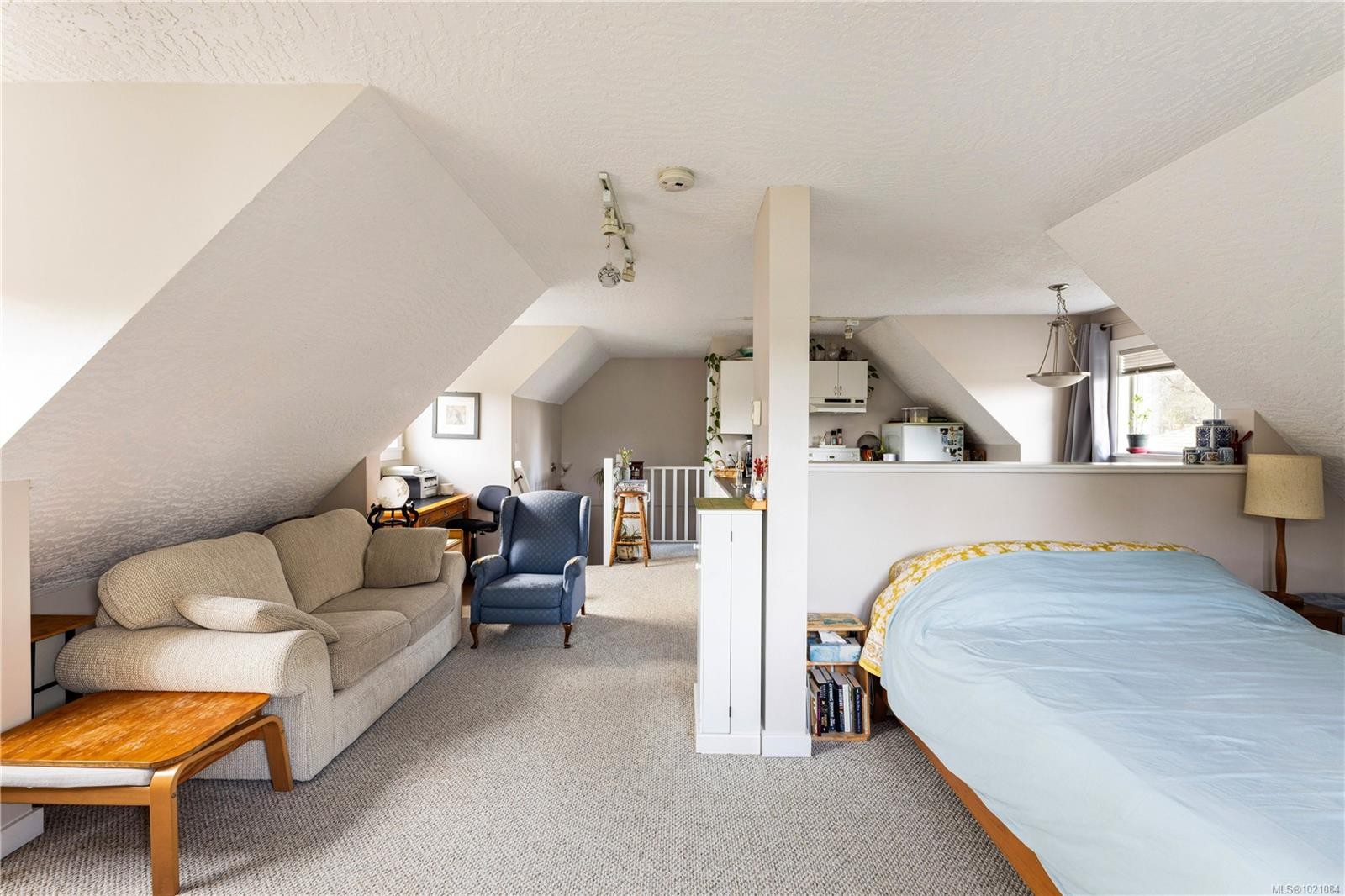 935 Lodge Ave, Saanich, BC