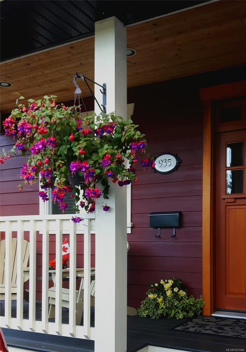 935 Lodge Ave, Saanich, BC