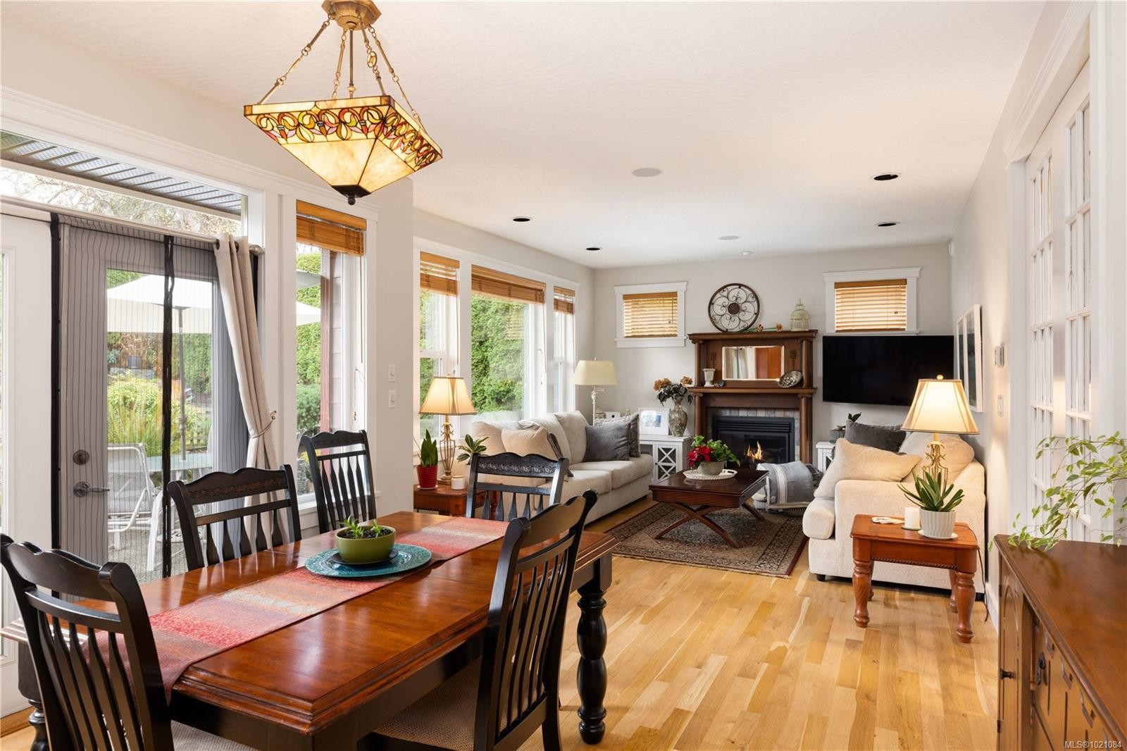 935 Lodge Ave, Saanich, BC