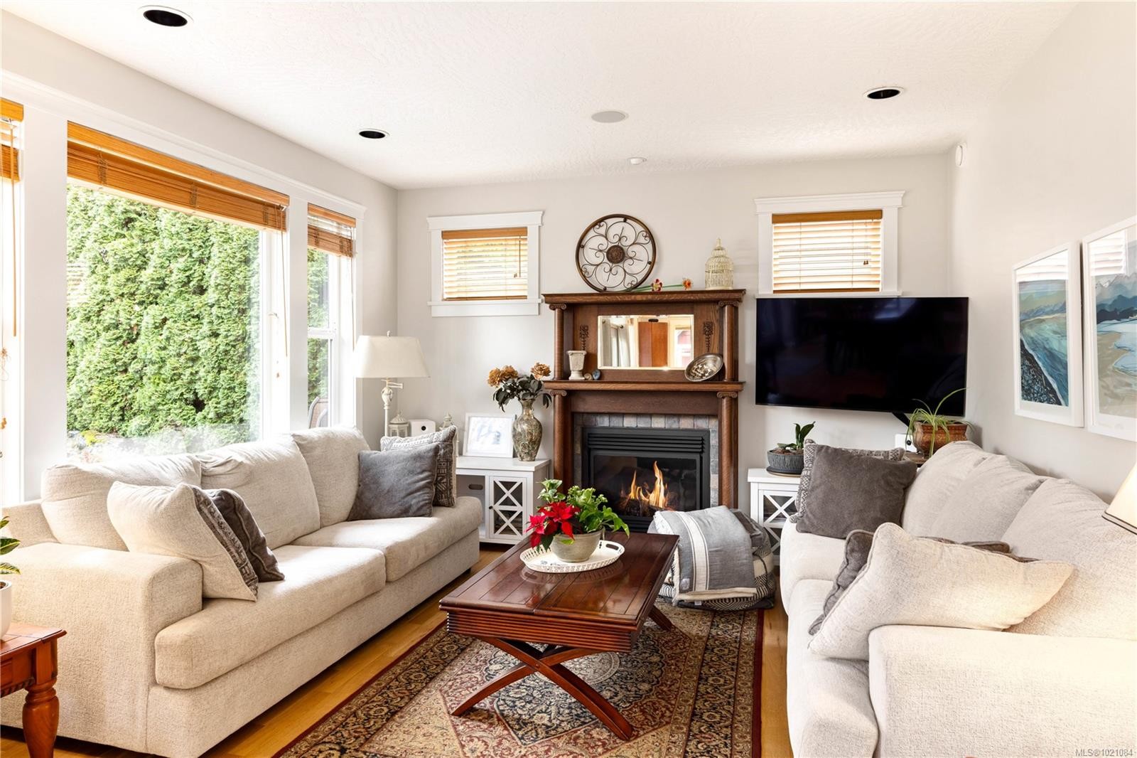 935 Lodge Ave, Saanich, BC