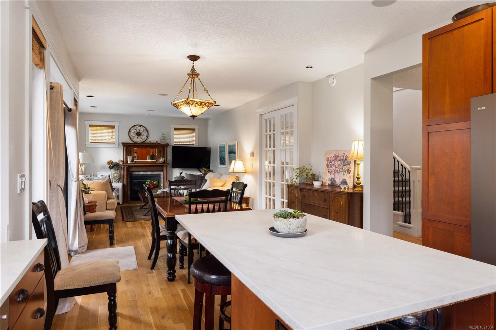 935 Lodge Ave, Saanich, BC