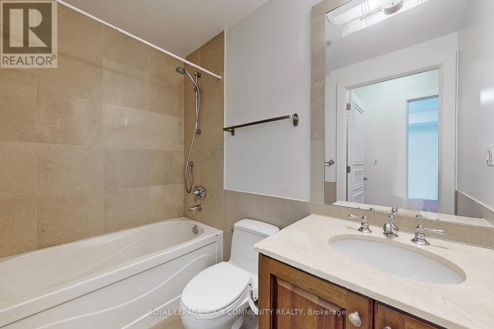603C - 662 Sheppard Avenue E, Toronto, ON - Indoor Photo Showing Bathroom
