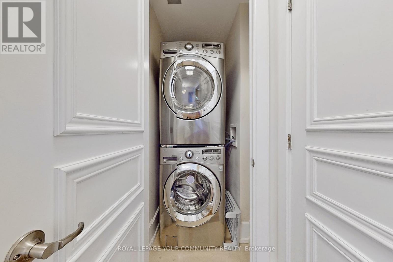 603C - 662 Sheppard Avenue E, Toronto, ON - Indoor Photo Showing Laundry Room