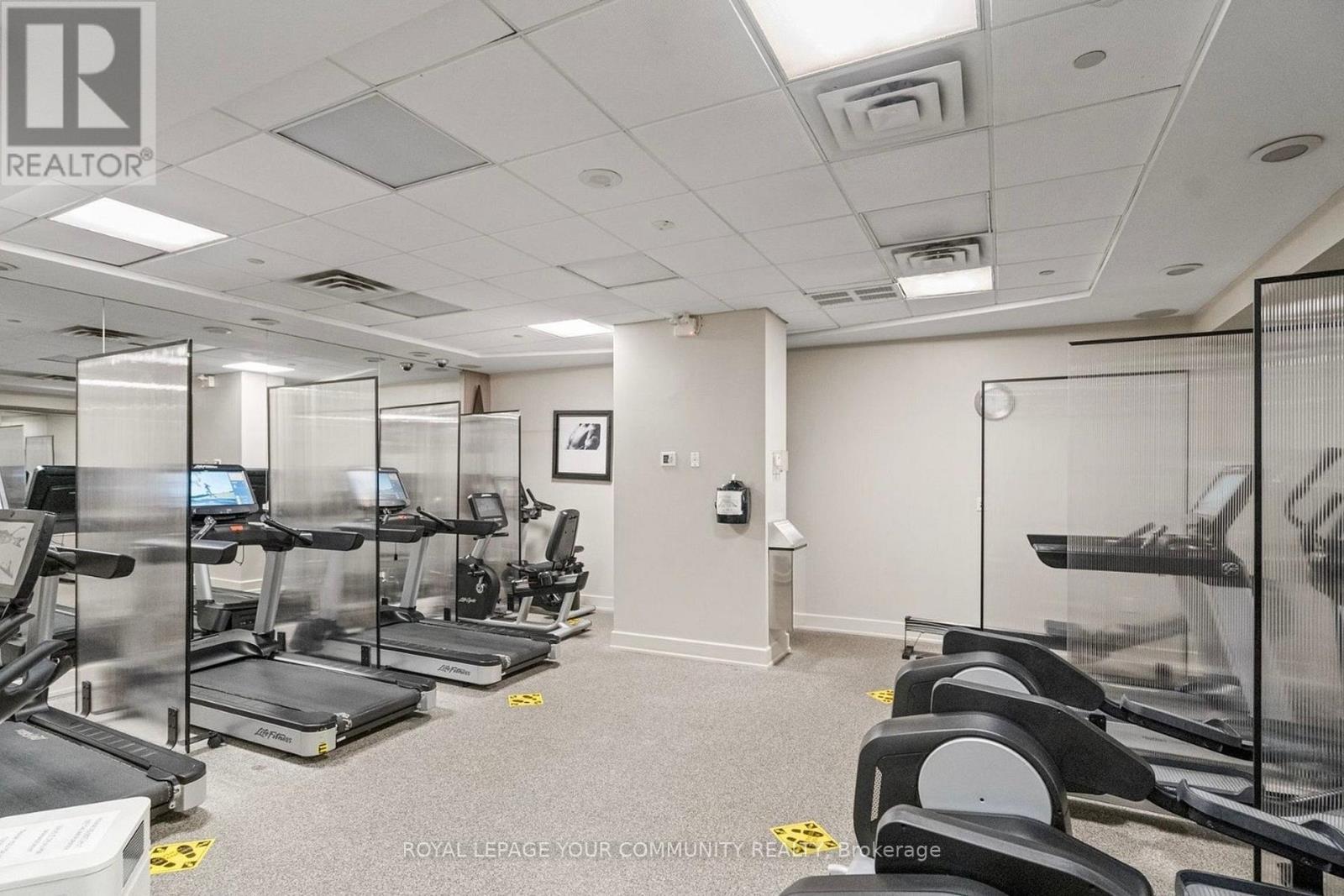 603C - 662 Sheppard Avenue E, Toronto, ON - Indoor Photo Showing Gym Room