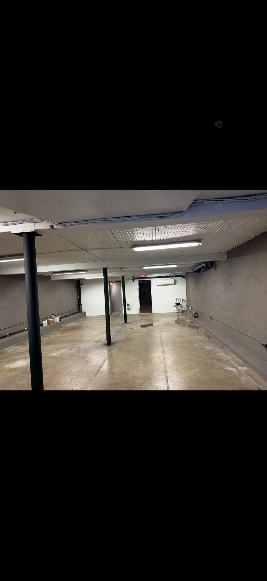 Commerce - 5335A Rue Sherbrooke O., Montréal (Côte-Des-Neiges/Notre-Dame-De-Grâce), QC - Indoor