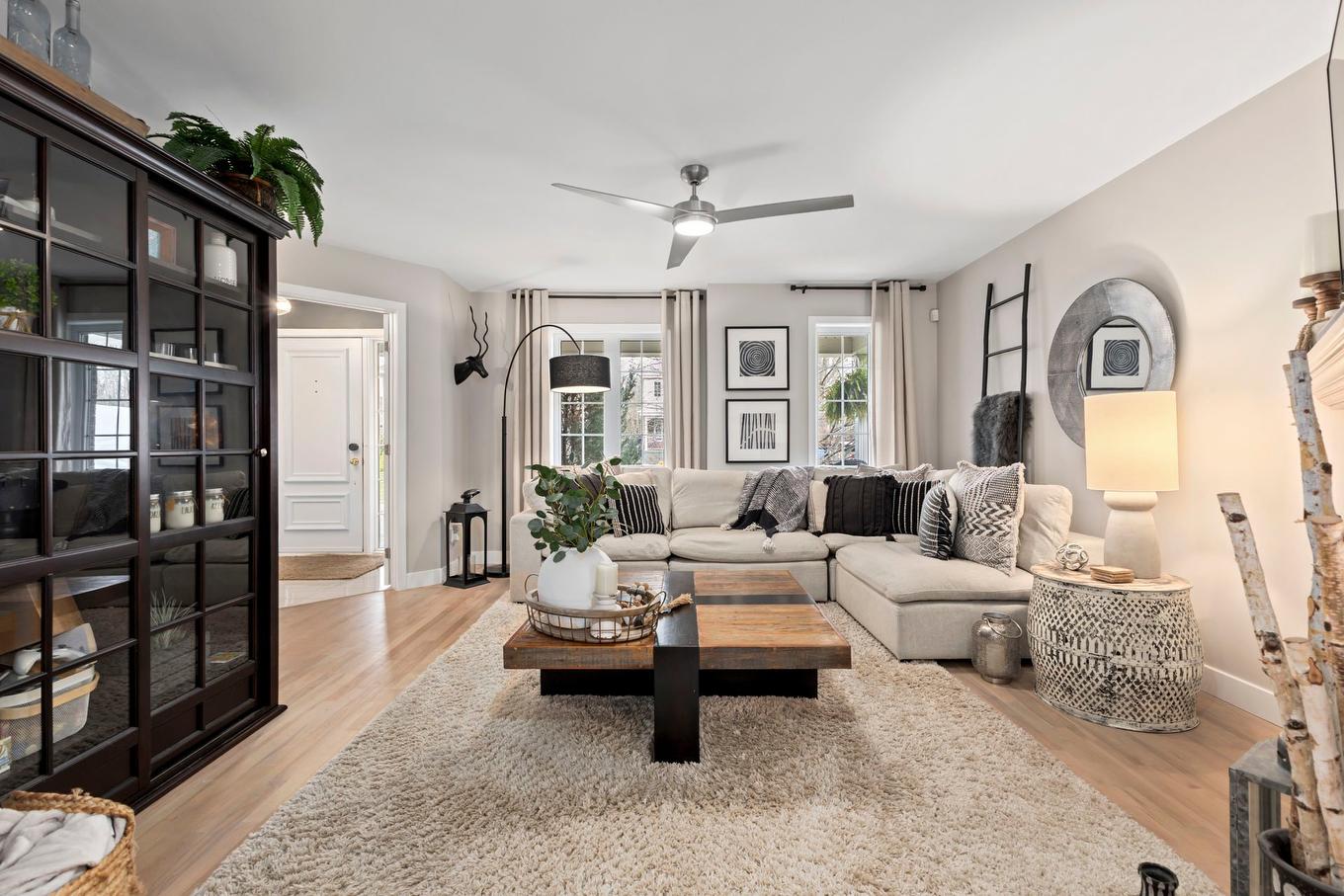 Salon - 1013 Rue Du Suroît, Pincourt, QC - Indoor Photo Showing Living Room