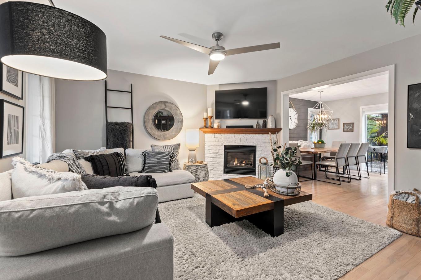 Salon - 1013 Rue Du Suroît, Pincourt, QC - Indoor Photo Showing Living Room With Fireplace