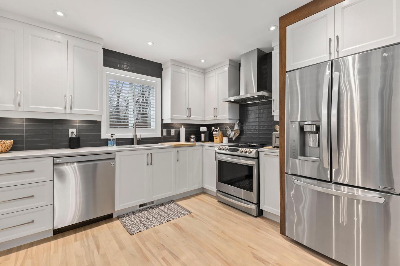 Cuisine - 1013 Rue Du Suroît, Pincourt, QC - Indoor Photo Showing Kitchen With Upgraded Kitchen