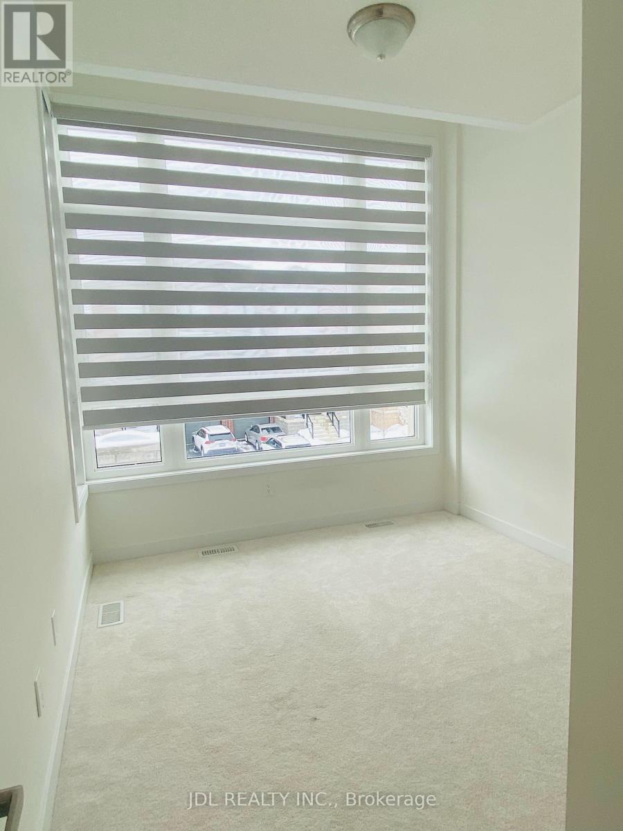 101 Hilts Drive, Richmond Hill, ON - Indoor Photo Showing Other Room