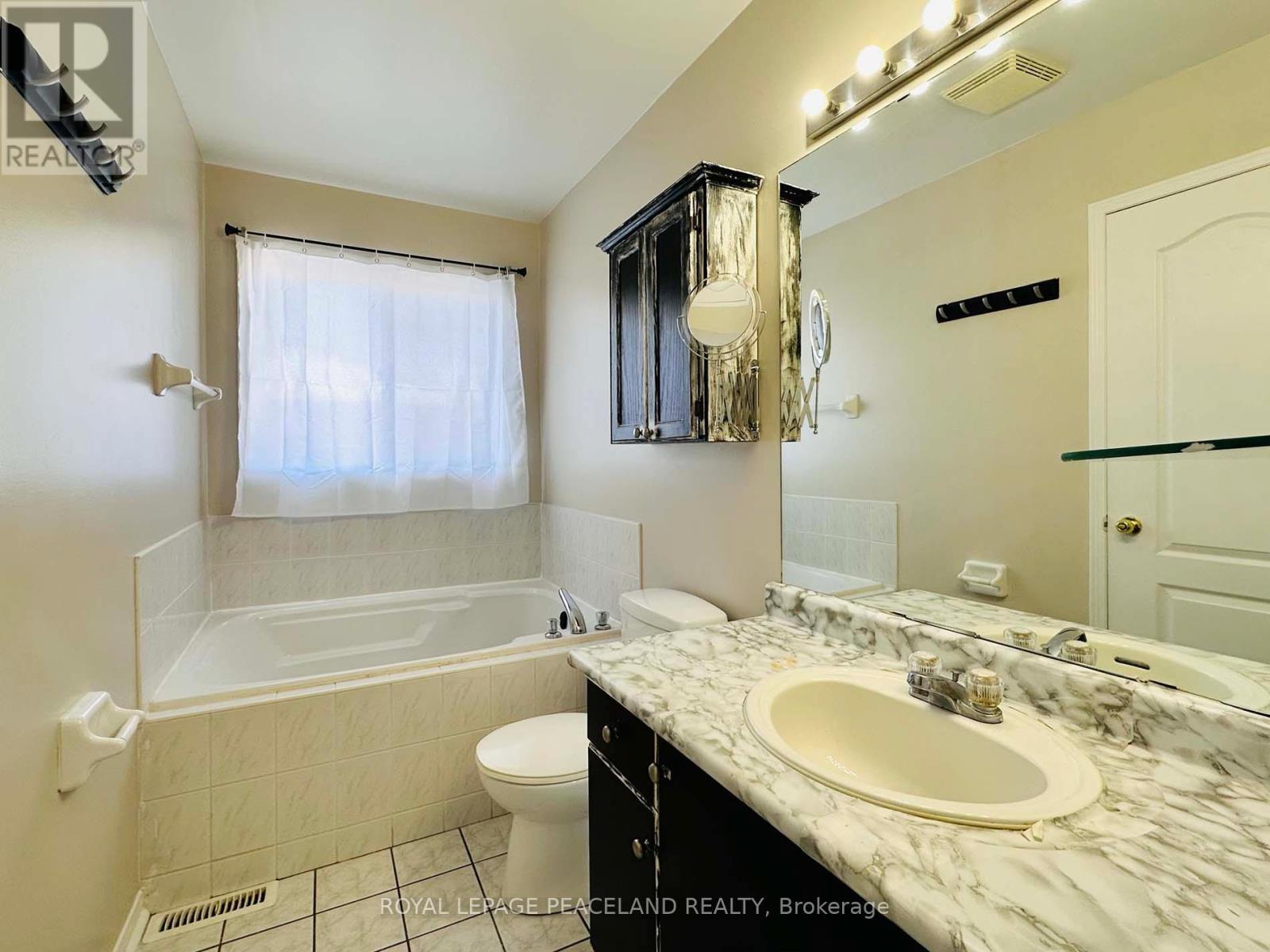 3851 Foxborough Trail, Mississauga, ON - Indoor Photo Showing Bathroom