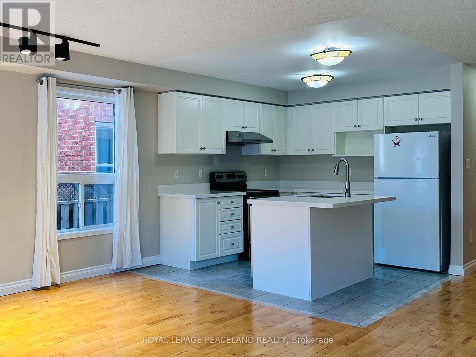 3851 Foxborough Trail, Mississauga, ON - Indoor Photo Showing Kitchen