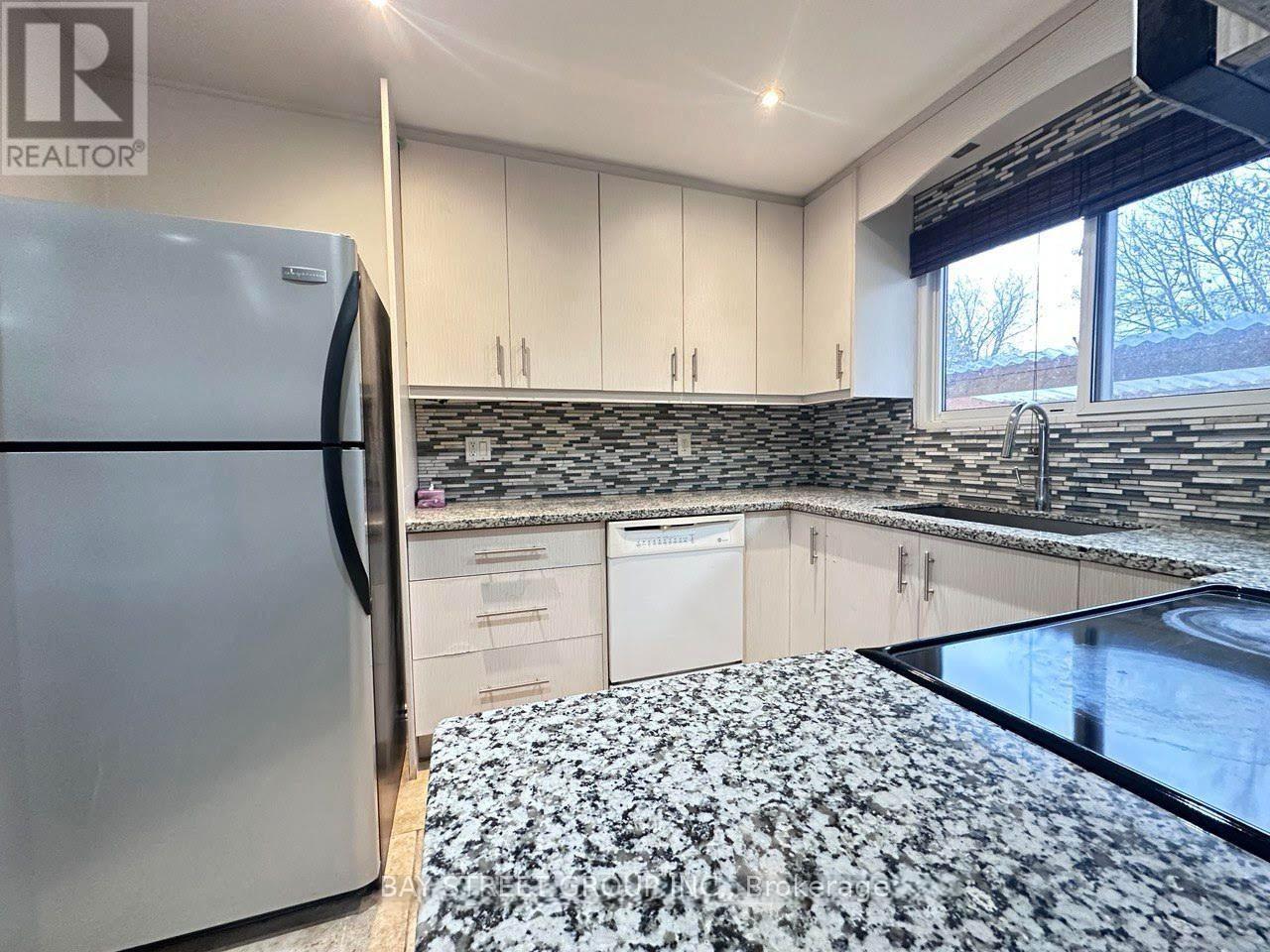 Main Floor - 427 Crosby Avenue, Richmond Hill, ON - Indoor Photo Showing Kitchen
