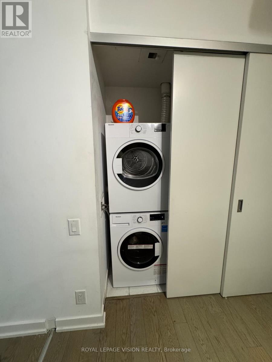 702 - 39 Brant Street, Toronto, ON - Indoor Photo Showing Laundry Room