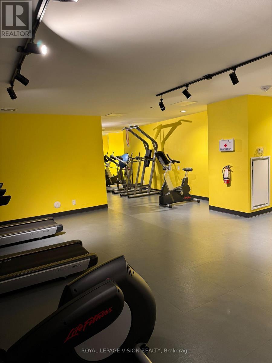702 - 39 Brant Street, Toronto, ON - Indoor Photo Showing Gym Room