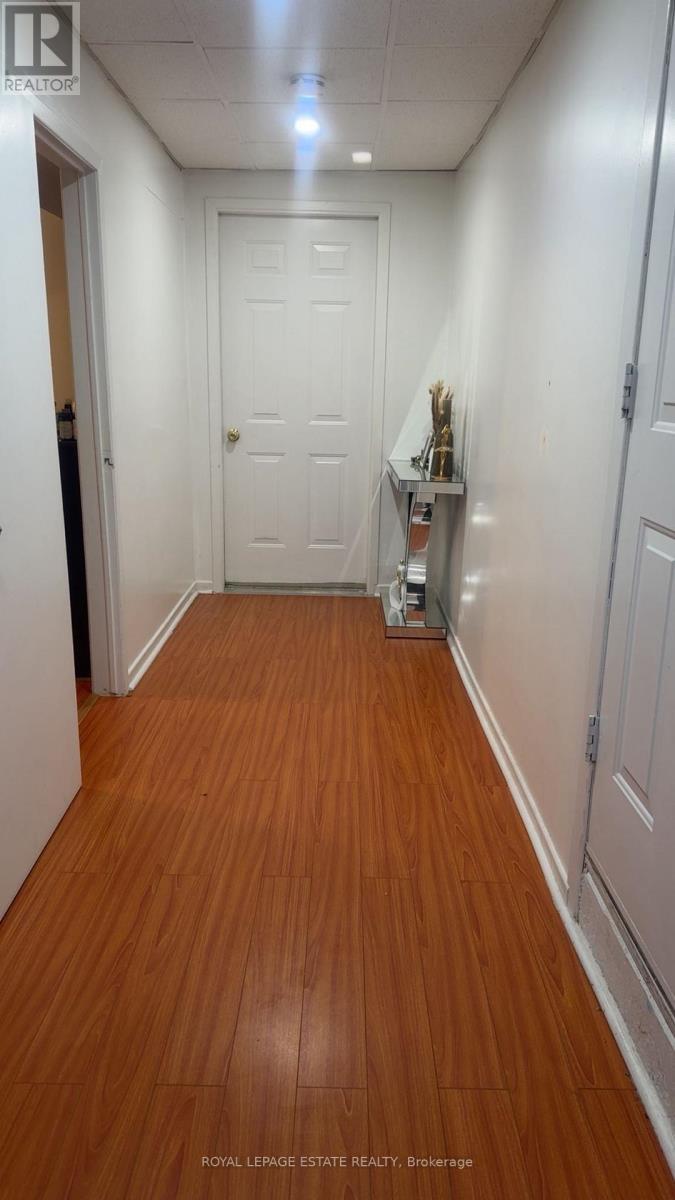 Hallway - 4129 Brandon Gate Drive, Mississauga, ON - Indoor Photo Showing Bathroom
