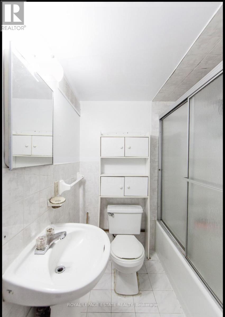 4pc Bathroom - 4129 Brandon Gate Drive, Mississauga, ON - Indoor Photo Showing Bathroom