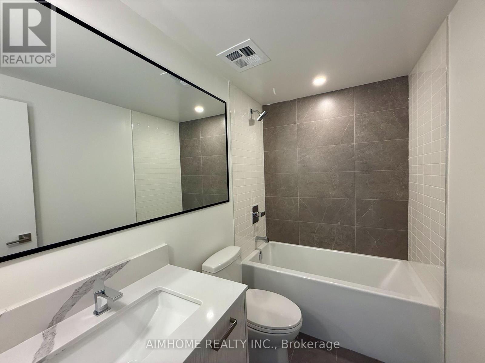 141 - 69 Curlew Drive, Toronto, ON - Indoor Photo Showing Bathroom