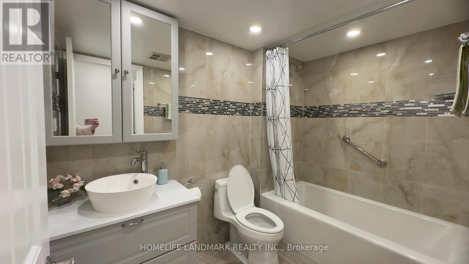 603 - 225 Bamburgh Circle, Toronto, ON - Indoor Photo Showing Bathroom