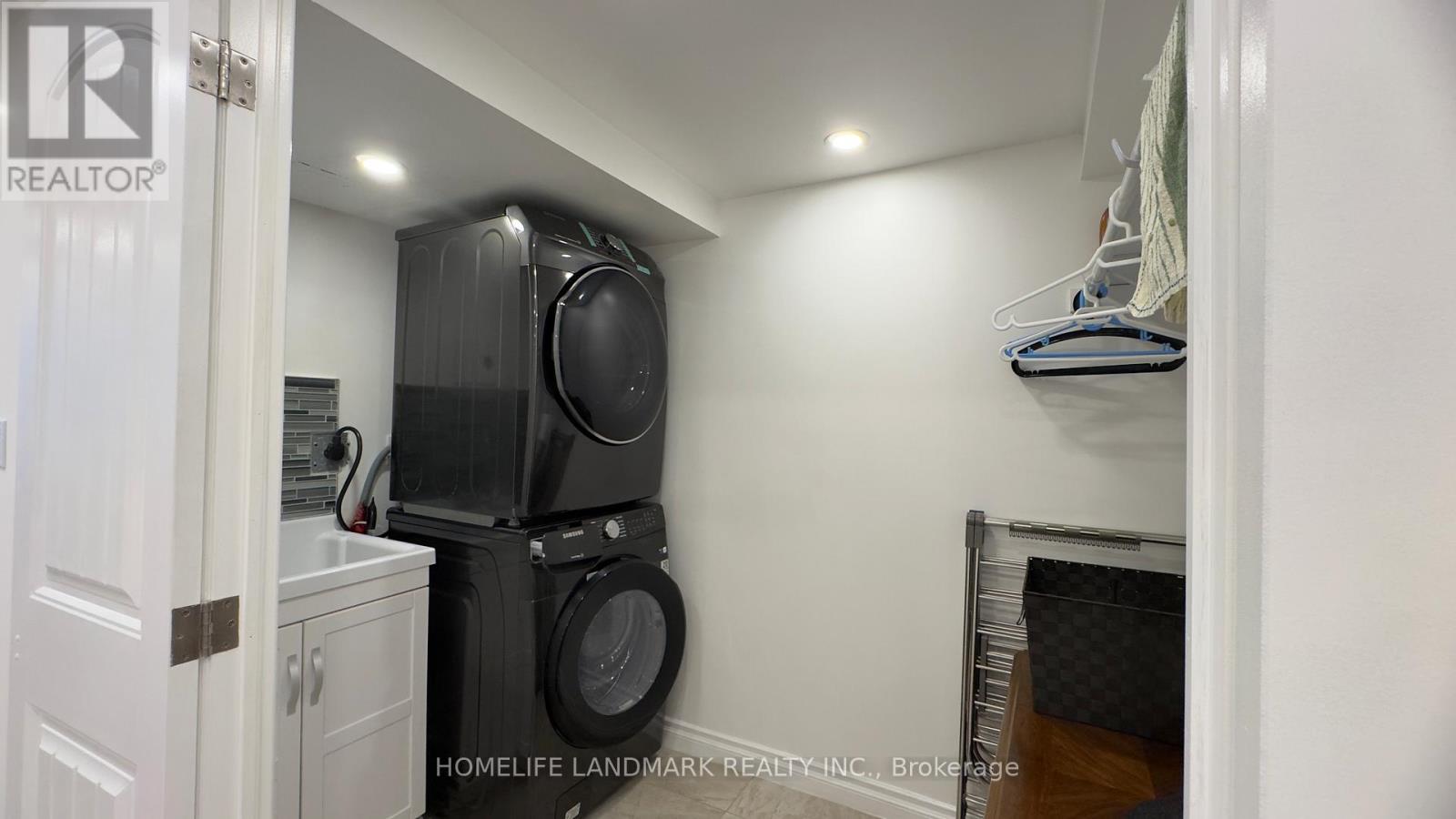 603 - 225 Bamburgh Circle, Toronto, ON - Indoor Photo Showing Laundry Room