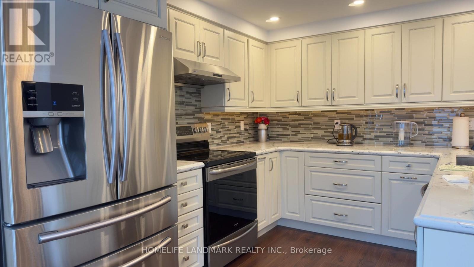 603 - 225 Bamburgh Circle, Toronto, ON - Indoor Photo Showing Kitchen