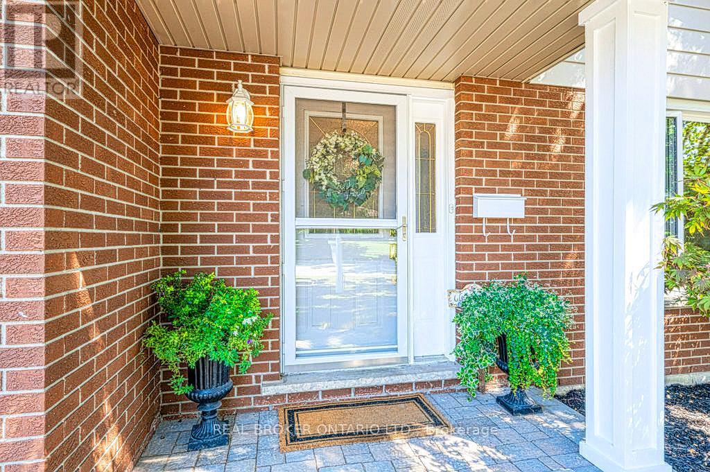 Upper - 60 Sandsprings Crescent, Kitchener, ON - Outdoor With Exterior