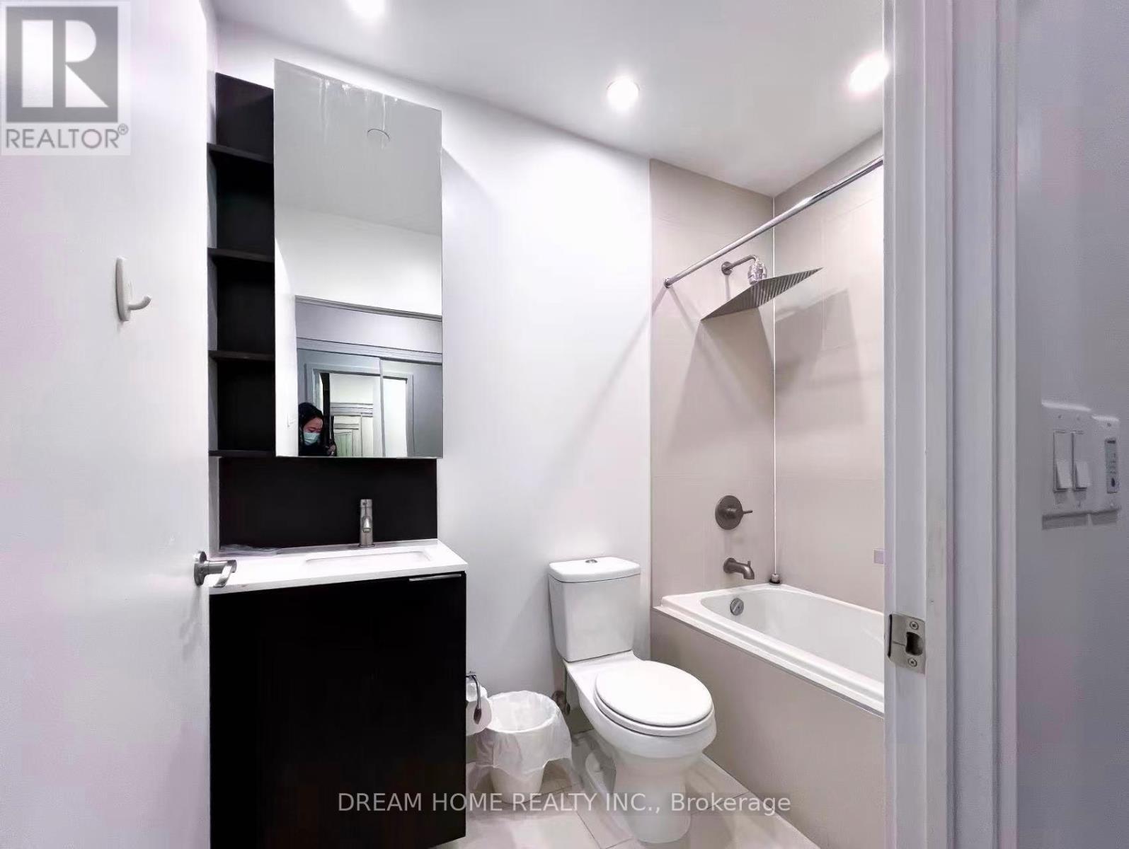 170 Sumach Street, Toronto, ON - Indoor Photo Showing Bathroom