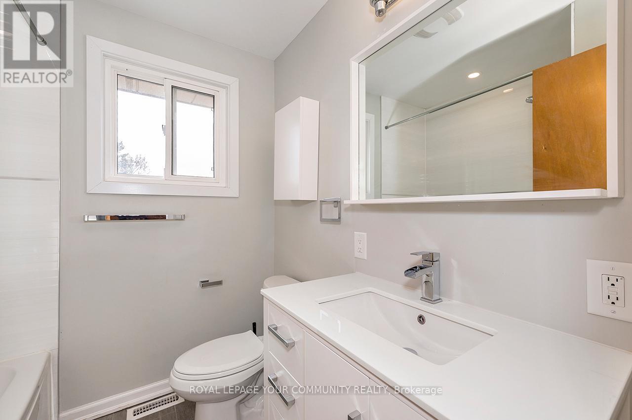 33A Alcan Avenue, Toronto, ON - Indoor Photo Showing Bathroom