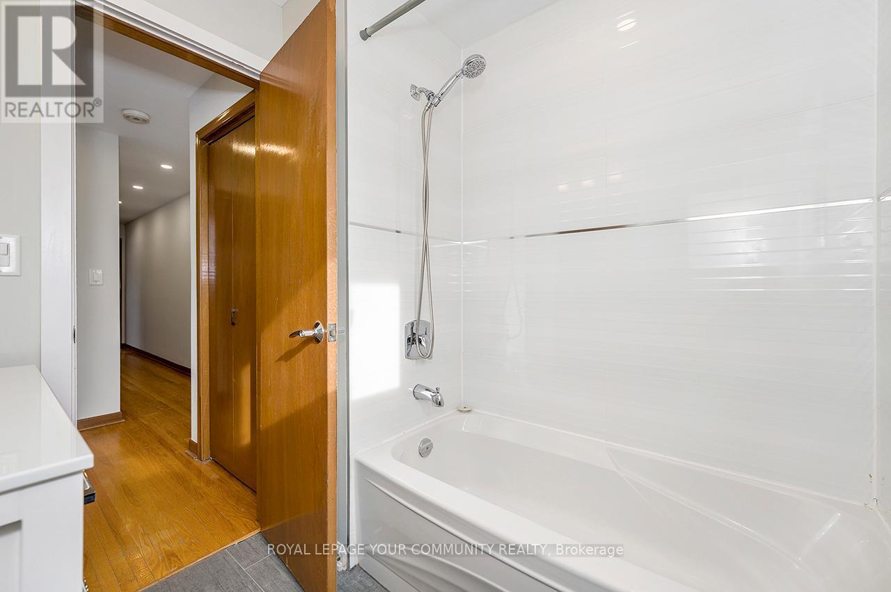 33A Alcan Avenue, Toronto, ON - Indoor Photo Showing Bathroom