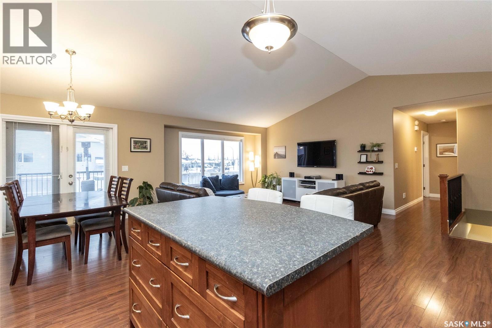 102 Keedwell Street, Saskatoon, SK - Indoor Photo Showing Dining Room