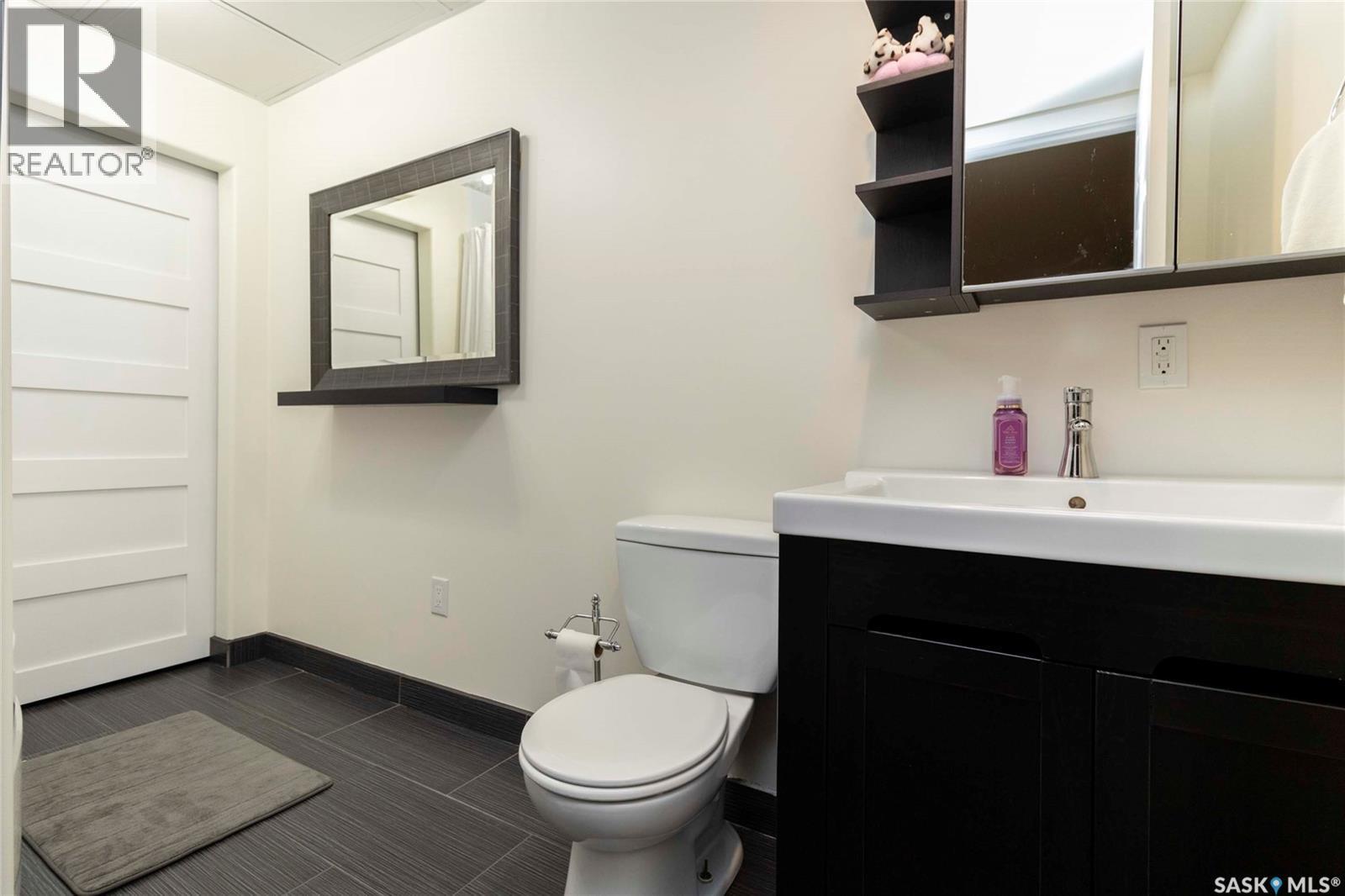 102 Keedwell Street, Saskatoon, SK - Indoor Photo Showing Bathroom