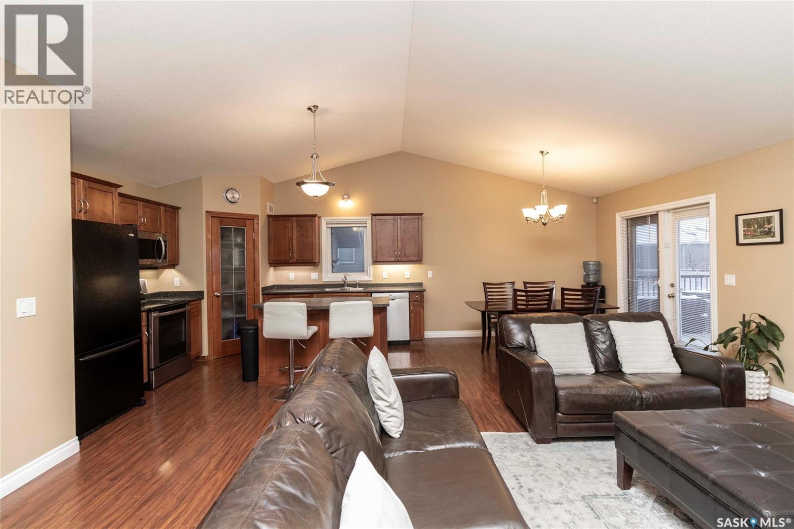 102 Keedwell Street, Saskatoon, SK - Indoor Photo Showing Living Room