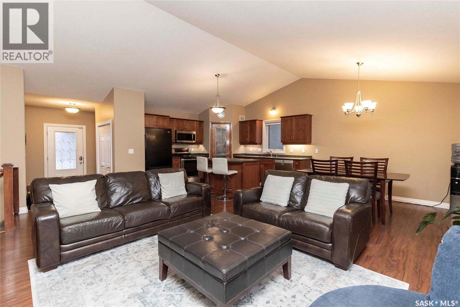 102 Keedwell Street, Saskatoon, SK - Indoor Photo Showing Living Room