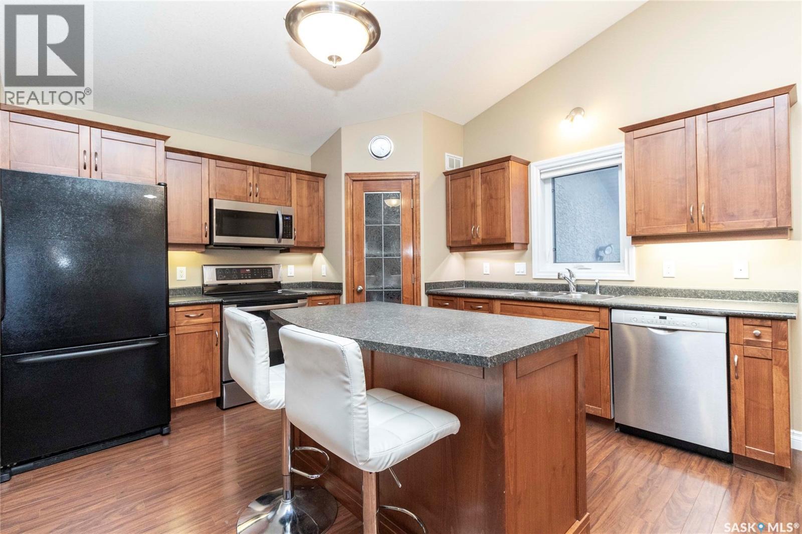 102 Keedwell Street, Saskatoon, SK - Indoor Photo Showing Kitchen