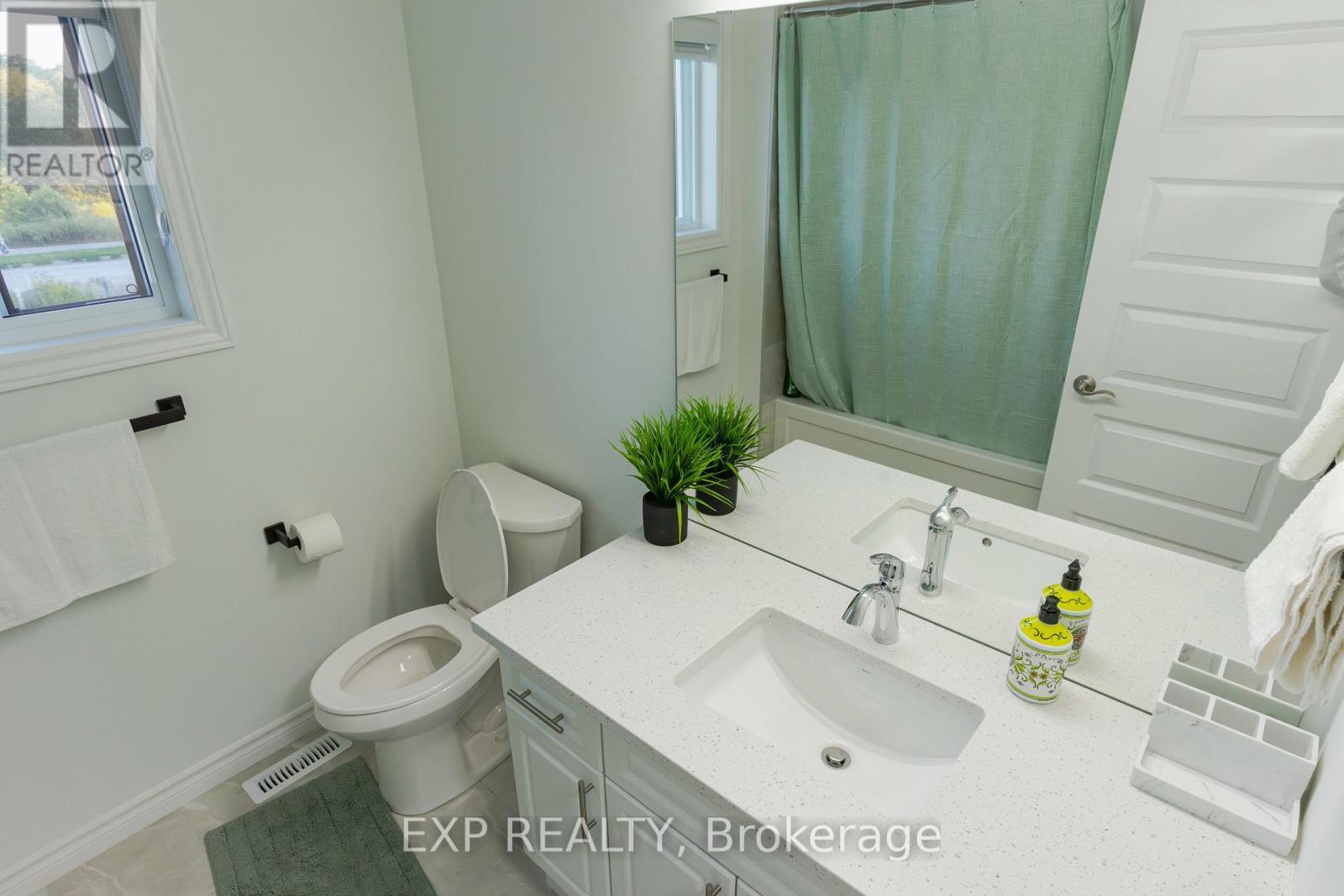 Main - 1749 Finley Crescent, London North, ON - Indoor Photo Showing Bathroom