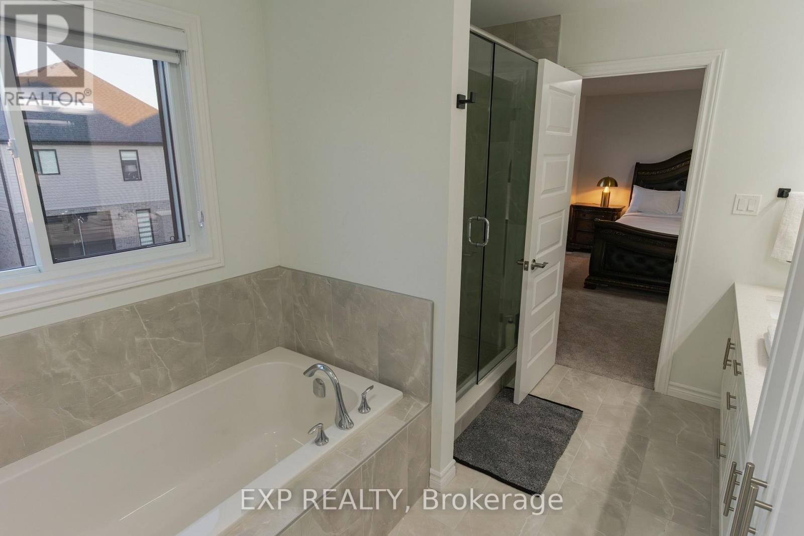 Main - 1749 Finley Crescent, London North, ON - Indoor Photo Showing Bathroom