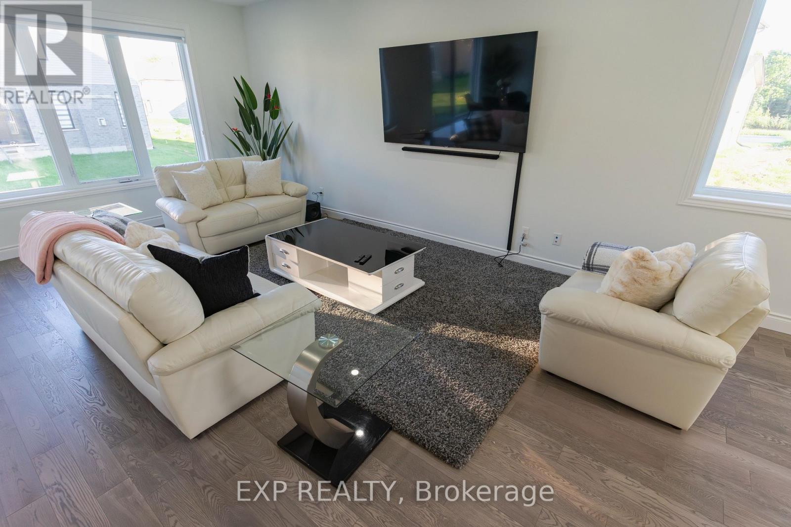 Main - 1749 Finley Crescent, London North, ON - Indoor Photo Showing Living Room