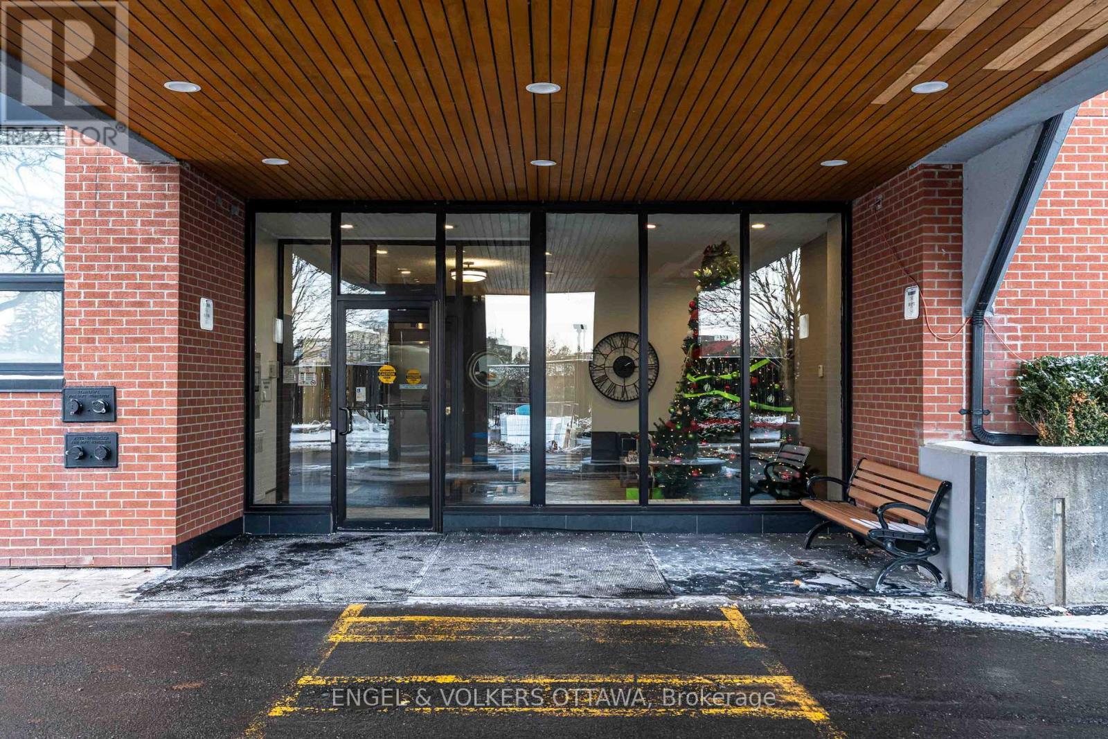 1215 - 2951 Riverside Drive, Ottawa, ON - Outdoor With Exterior