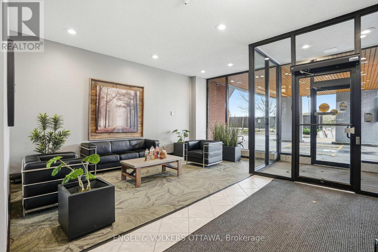 1215 - 2951 Riverside Drive, Ottawa, ON - Indoor Photo Showing Other Room