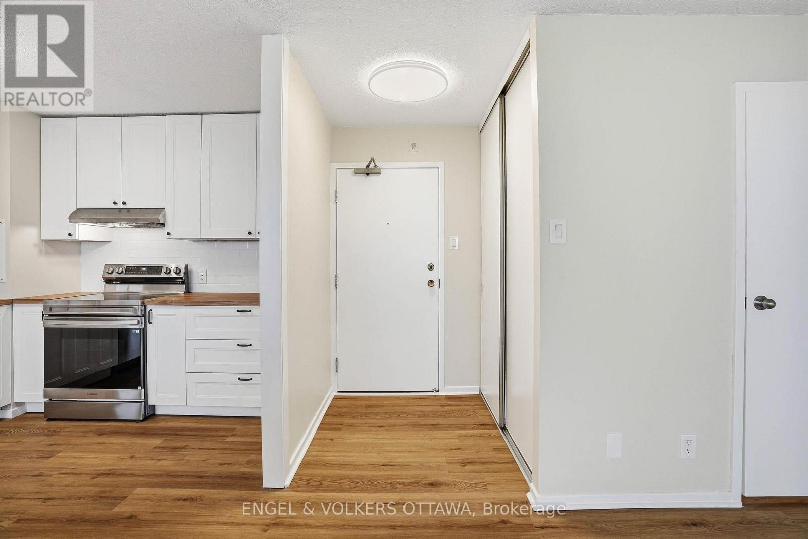 1215 - 2951 Riverside Drive, Ottawa, ON - Indoor