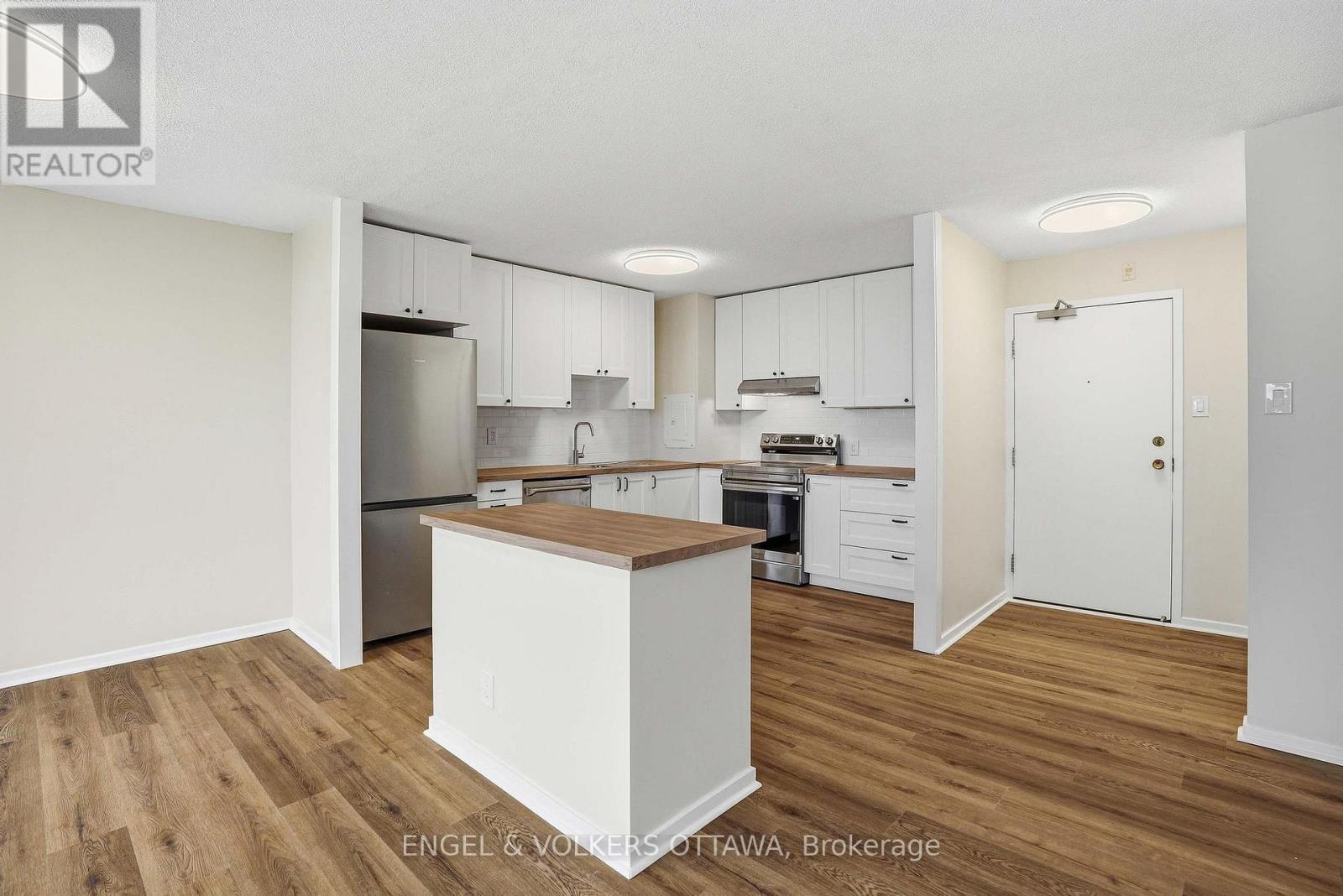1215 - 2951 Riverside Drive, Ottawa, ON - Indoor Photo Showing Kitchen