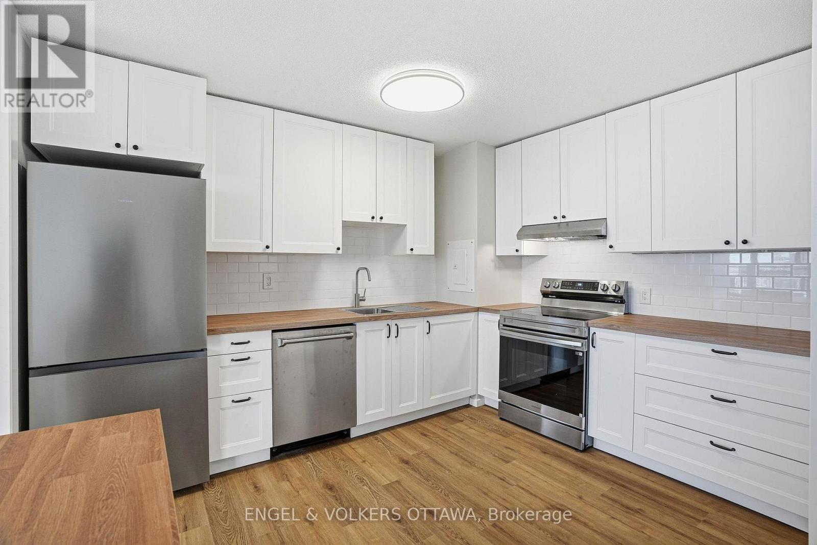 1215 - 2951 Riverside Drive, Ottawa, ON - Indoor Photo Showing Kitchen