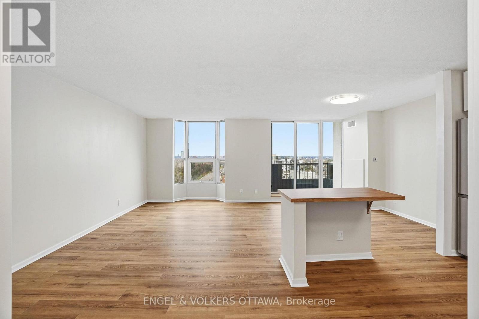 1215 - 2951 Riverside Drive, Ottawa, ON - Indoor Photo Showing Other Room